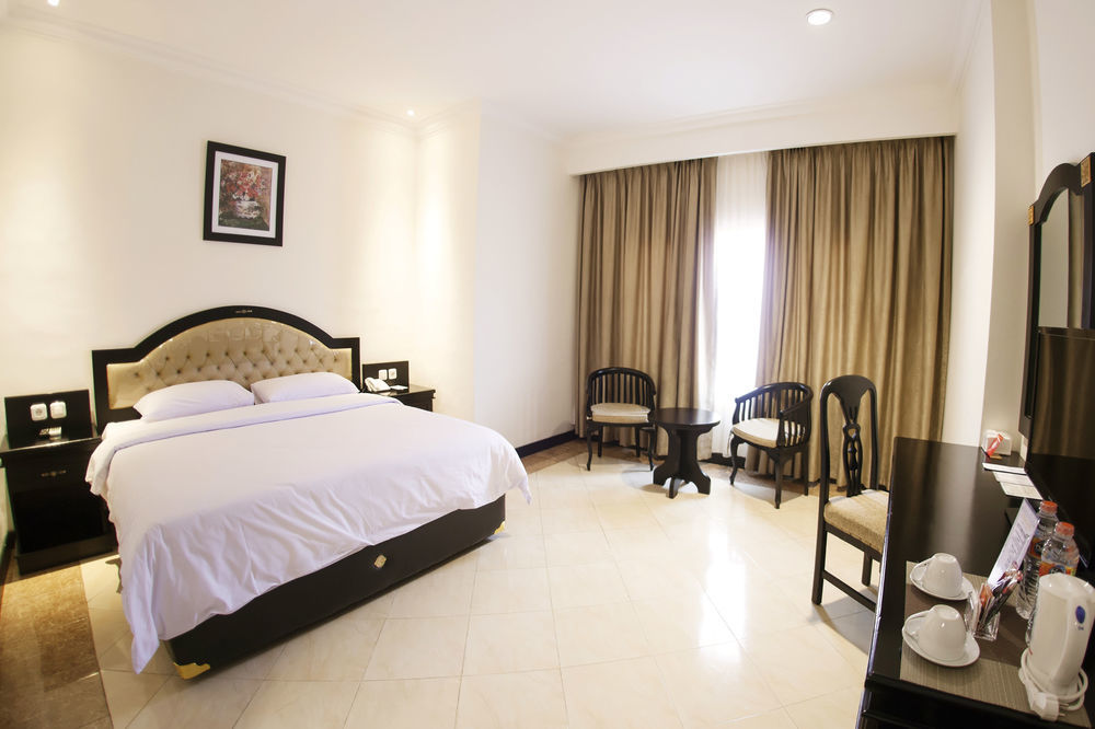 Hotel Sutomo Makassar Exterior foto
