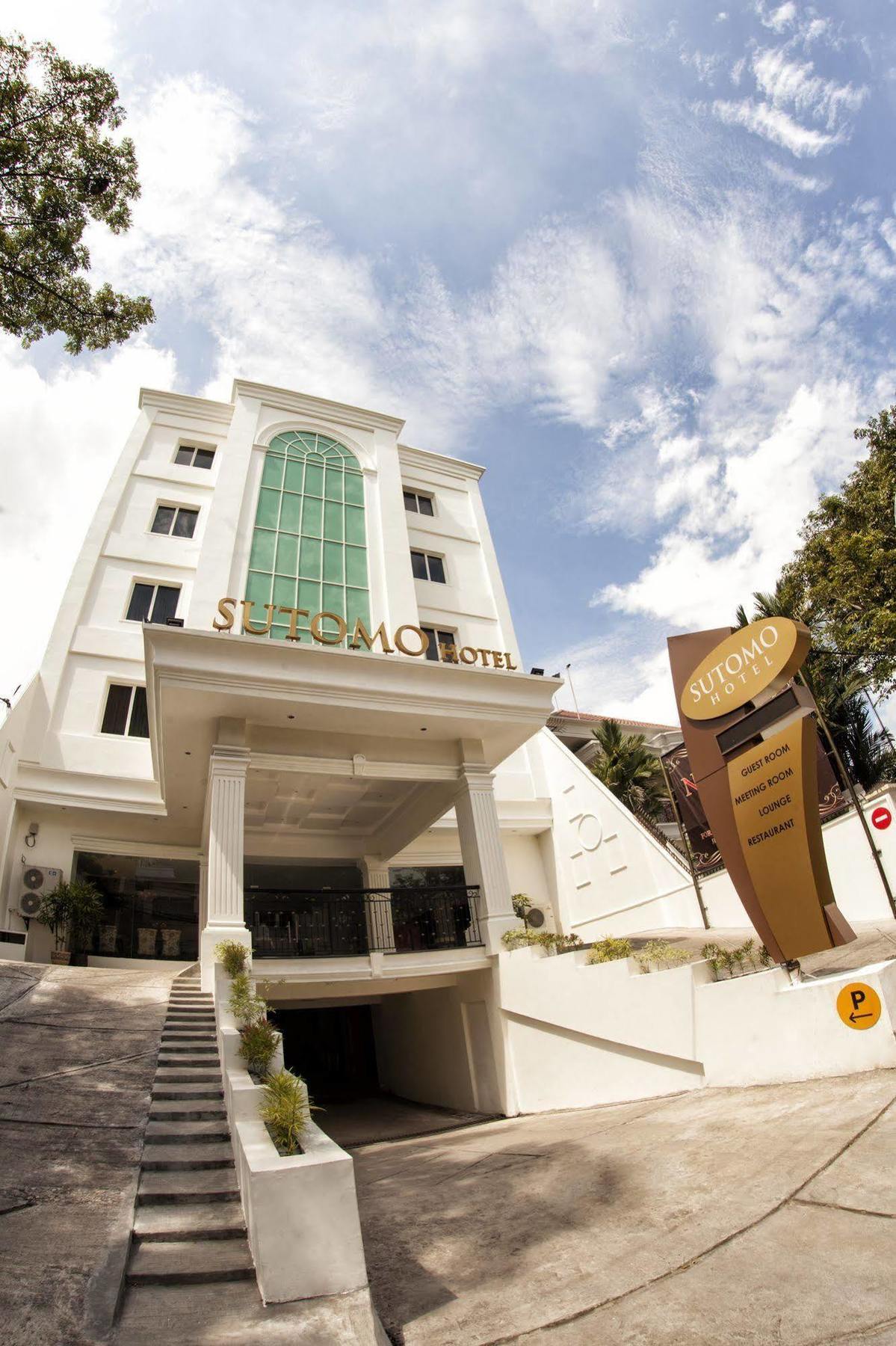 Hotel Sutomo Makassar Exterior foto