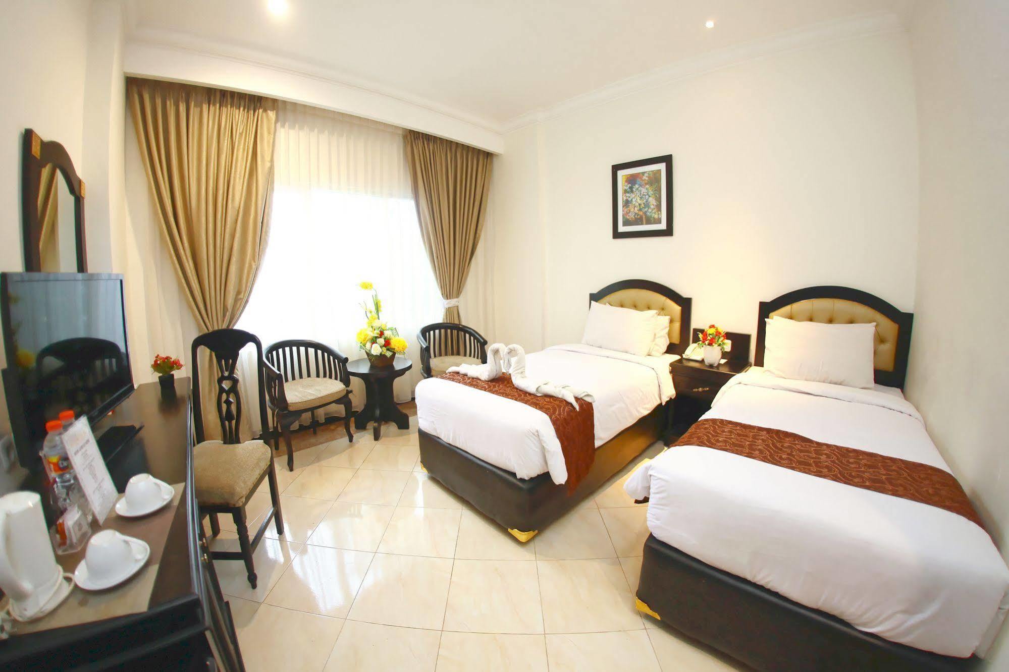 Hotel Sutomo Makassar Exterior foto